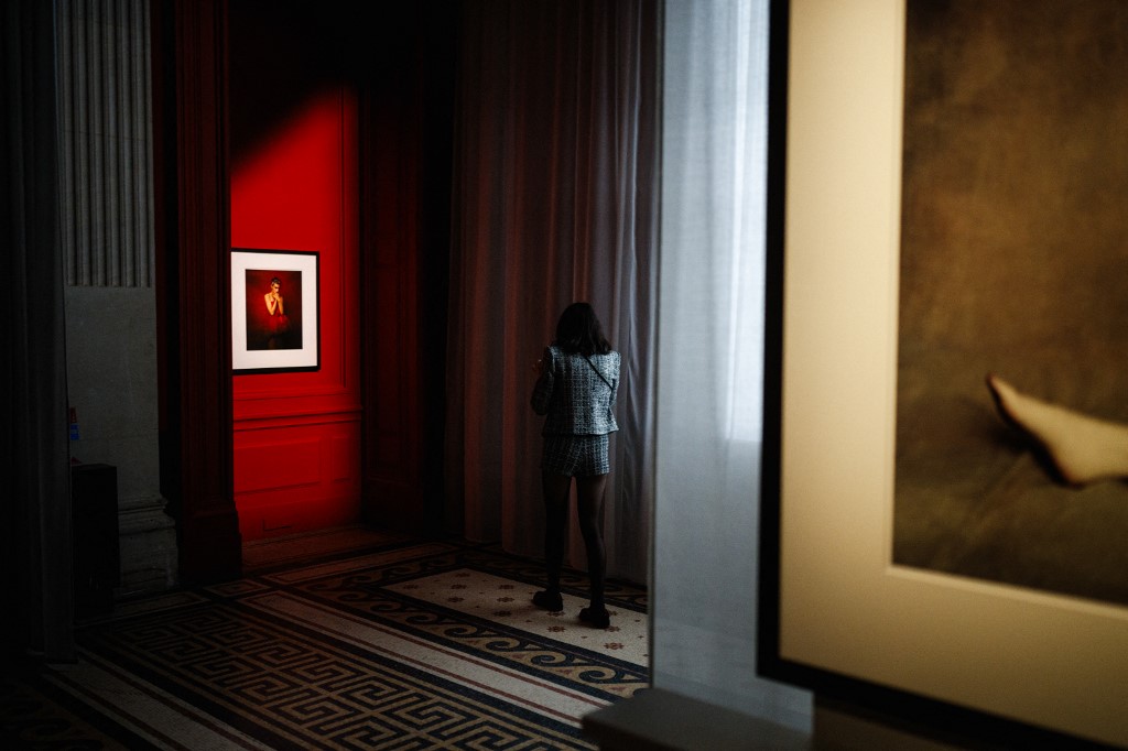 معرض في باريس لأعمال مصور الموضة الإيطالي باولو روفرسي